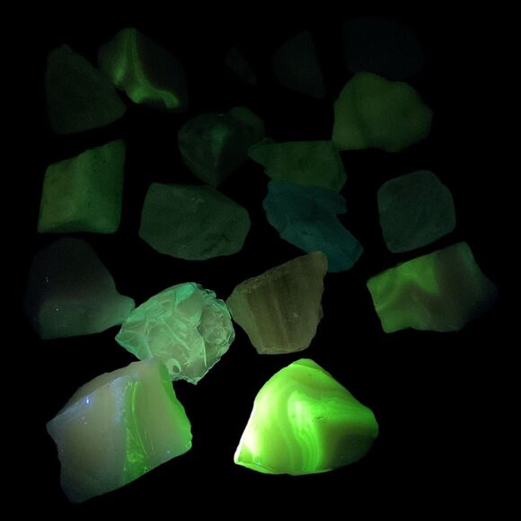 Art Glass Cullet Glowing Manganese Uranium Glass Bulk Assortment 2.5 LBS #5GA4 - Picture 3 of 9